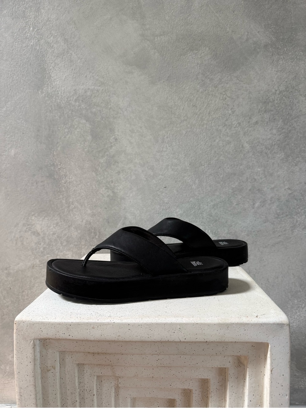 wild fable Black Platform Thong Sandals with Cushioned Straps